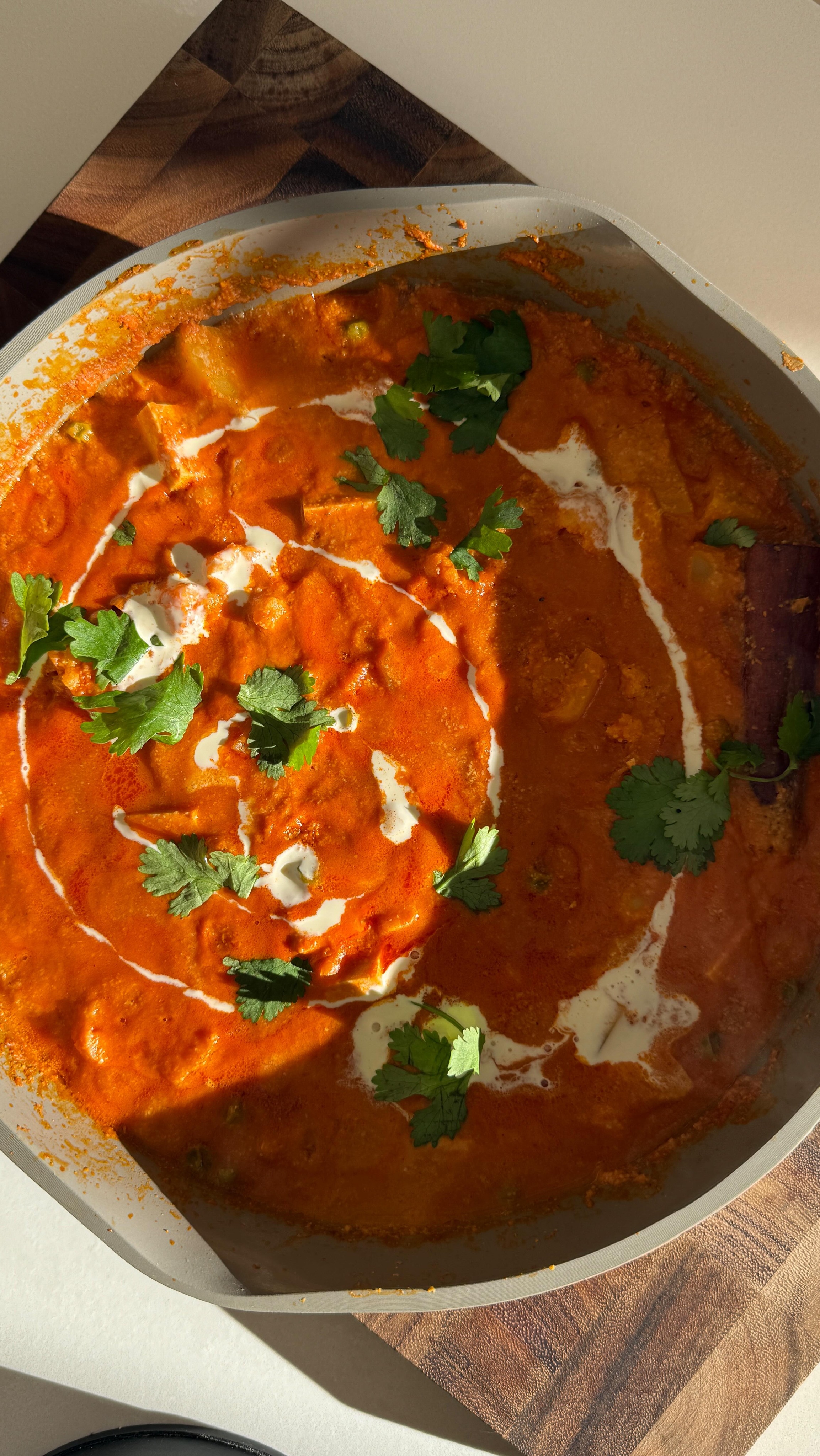 Korma Curry with Tofu, Chickpeas, Peas, Cauliflower & Potato 

Ingredients 👇

Cashew Cream
1/2 cup raw cashews
1 cup boiling water 
Whole Spices
* 1 cinnamon stick
* 4 green cardamom pods, lightly crushed
* 1 bay leaf
* 3 cloves 
Everything Else
* 1 tbsp coconut oil or olive oil
* 1 large brown onion, finely diced
* 4 garlic cloves, minced
* 2 tsp freshly grated ginger
* 2 medium potatoes, peeled and cubed
* 200g firm tofu, cubed
* 1 can (400g) chickpeas, drained and rinsed
* 1 cup frozen peas
* 1/4 head of cauliflower
* 2 tsp ground coriander
* 1 tsp ground cumin
* ½ tsp turmeric
* 1 tsp garam masala
* 1 tsp Celtic salt
* 300ml vegan cream or coconut cream

Save + follow for more health-conscious recipes @theconsciouscook_ 🌱