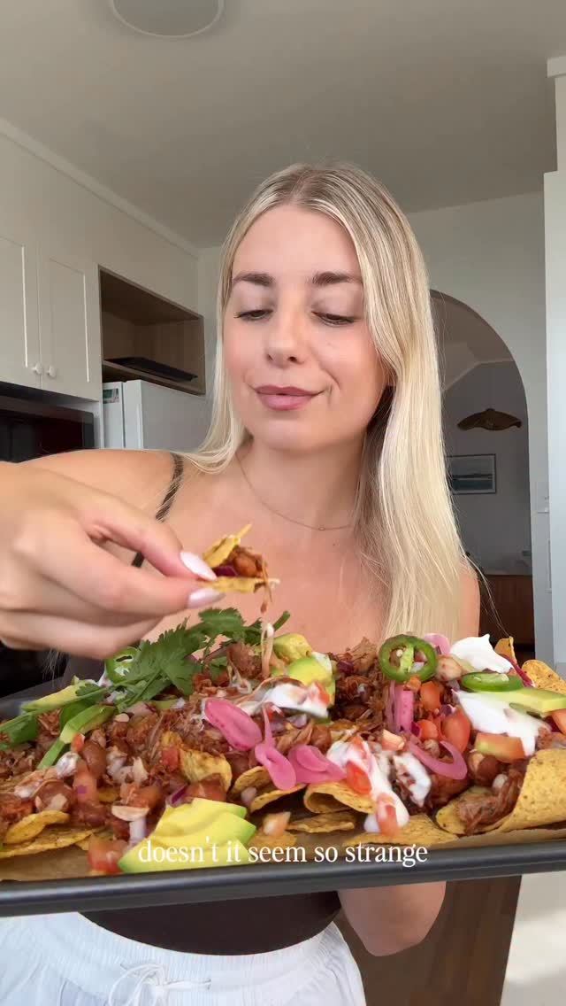 Doesn’t it feel kinda strange that eating ultra-processed food all the time is seen as “normal”… but the second you lean into whole foods it’s called dieting? 🤯

Like since when did real, nourishing food become restrictive? For me, eating more whole food, plant-based isn’t about rules or cutting things out. It’s just about actually giving my body what it needs 🌱

It’s not a diet, it’s just coming back to what feels good.

Save + follow for more health-conscious recipes @theconsciouscook_  #wholefoods #plantbasedrecipe #veganrecipeideas #plantprotein