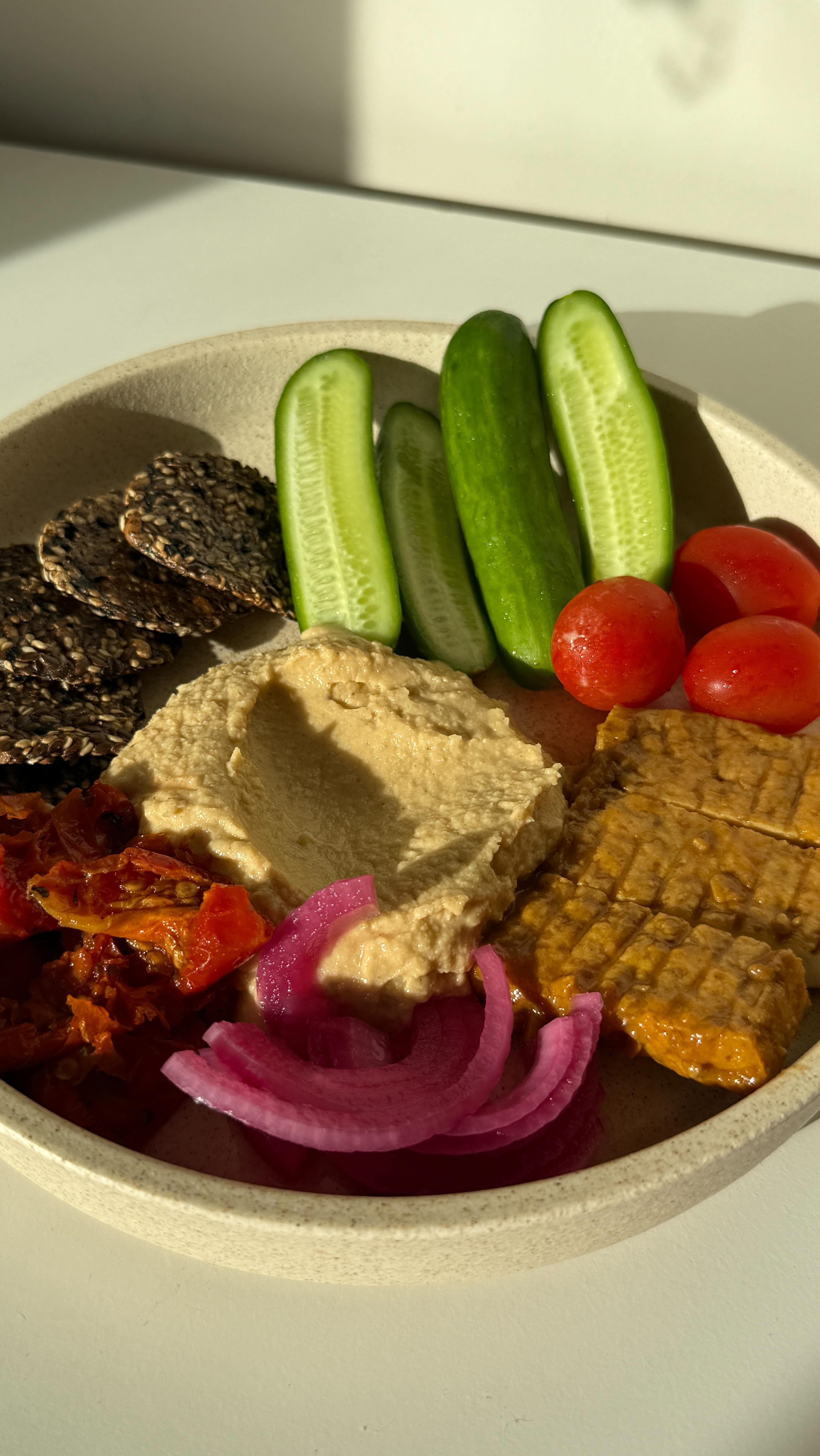 Savoury Snack Plate 🥒🍅

So easy to throw together, healthy and satisfying 🤌

Mine has semi dried tomatoes, cucumbers, cherry tomatoes, hummus, satay tofu, seed crackers + pickled onions.

Save + follow for more health-conscious recipes @brooklynkatee_ 🌱 #veganfood #snackplate #savourysnacks #vegansnackplate #girldinner